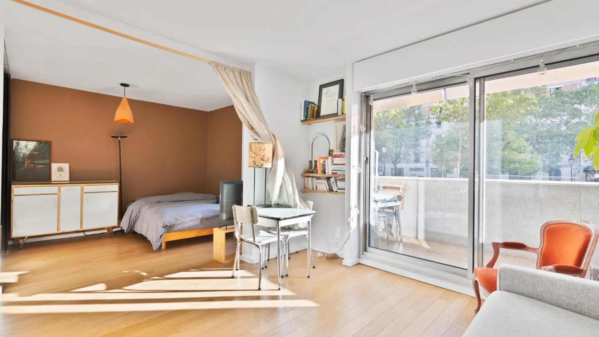 Republique Jemmapes Free Netflix Apartment