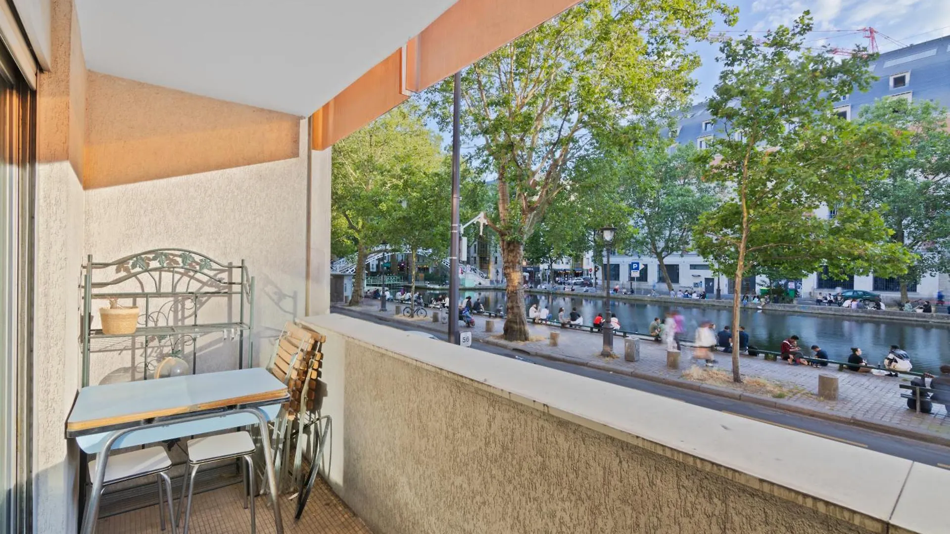 Republique Jemmapes Free Netflix Apartment Paris
