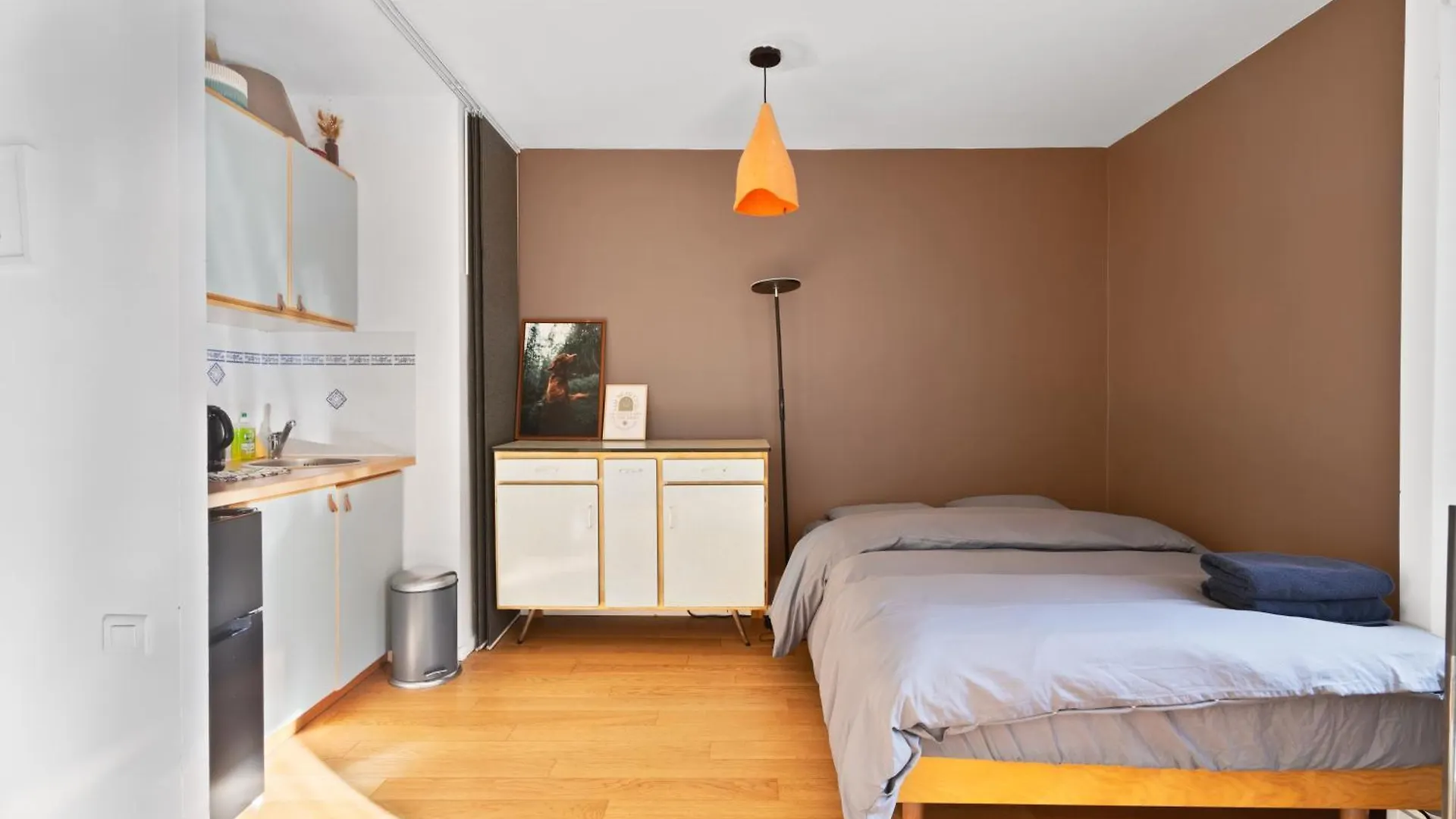 Republique Jemmapes Free Netflix Apartment